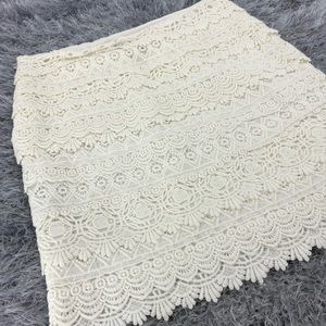 WHBM Women’s 6 White Tiered Lace Cotton Skirt EUC